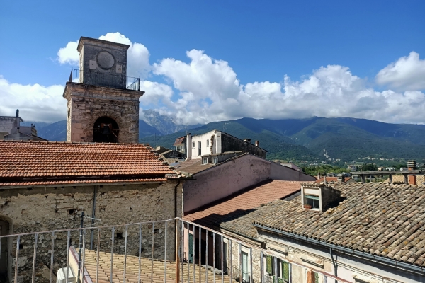 Centro storico, abitazione con terrazzo panoramico e cantina con soffitti a volta